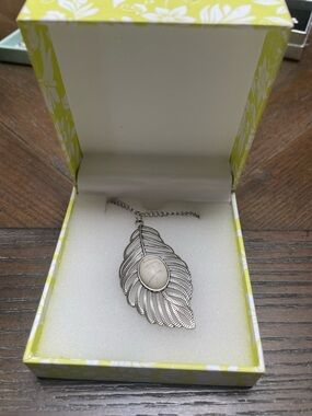 Paparazzi Silver Tone Statement Necklace White Stone Pendant Boho Western